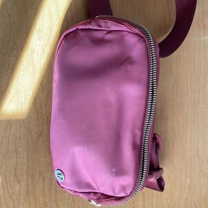 Lululemon side bag
